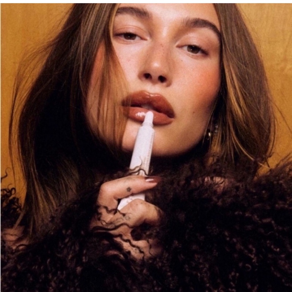 rhode skin peptide lip tint in cinnamon roll (NEW, LIMITED EDITION)